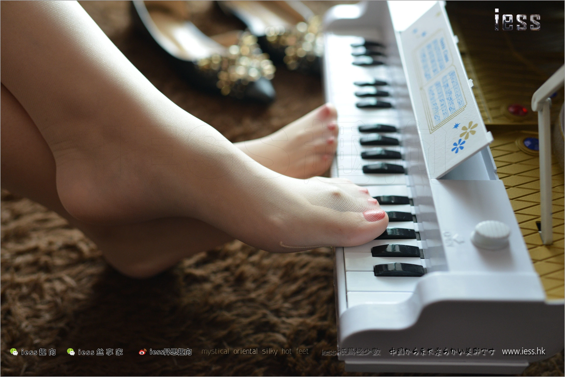 [IESS异思趣向] 2017.08.21 丝足便当138:人妻芳芳《脚尖下的钢琴鸣奏曲》 3